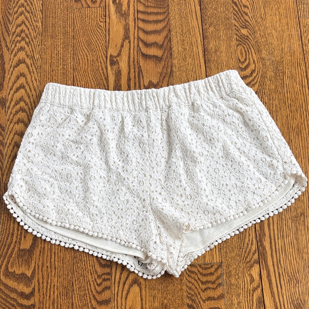 Forever 21 White Lace Floral Shorts Size Medium